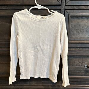 H&M size 7 (true size 6-7) Cream Ribbed Long Sleeve Shirt
